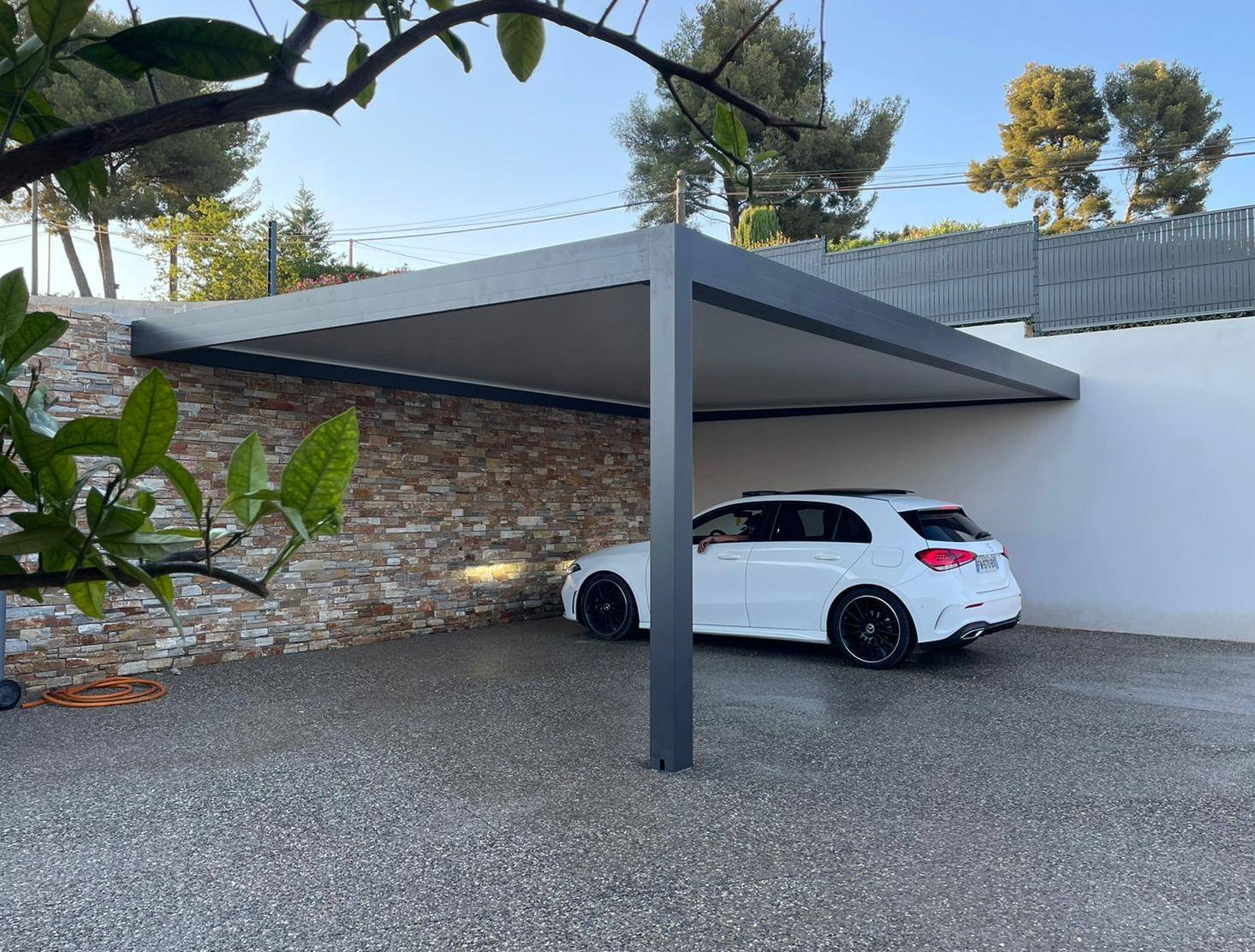 Vrijstaande carport met LED-verlichting